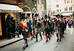Company of 1602 marching in Old Town